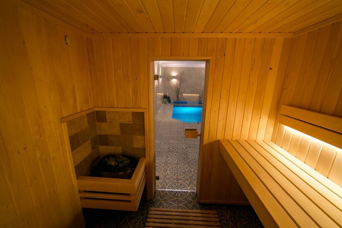banya-s-basseynom-min.jpg